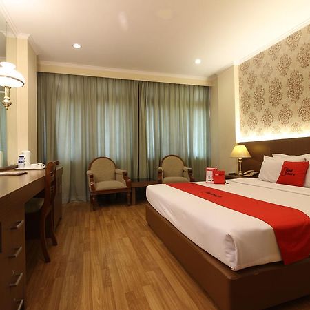 Reddoorz Premium @ Slamet Riyadi 2 Surakarta  Exterior photo