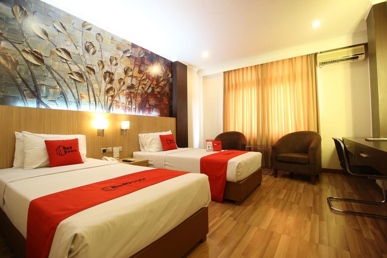 Reddoorz Premium @ Slamet Riyadi 2 Surakarta  Exterior photo