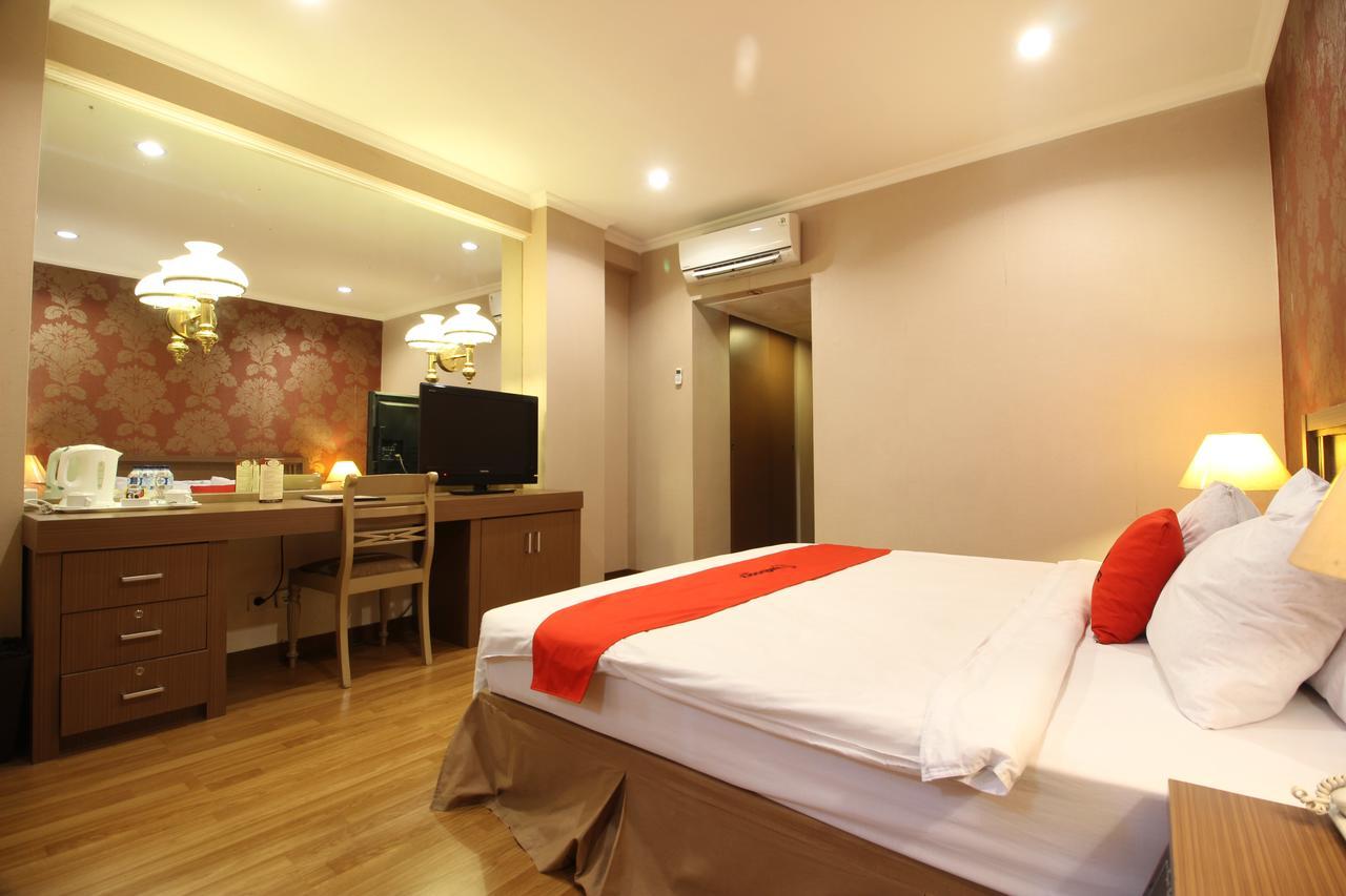 Reddoorz Premium @ Slamet Riyadi 2 Surakarta  Exterior photo