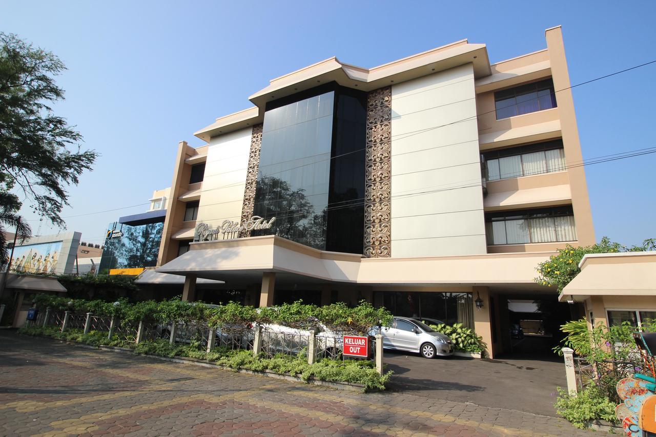 Reddoorz Premium @ Slamet Riyadi 2 Surakarta  Exterior photo