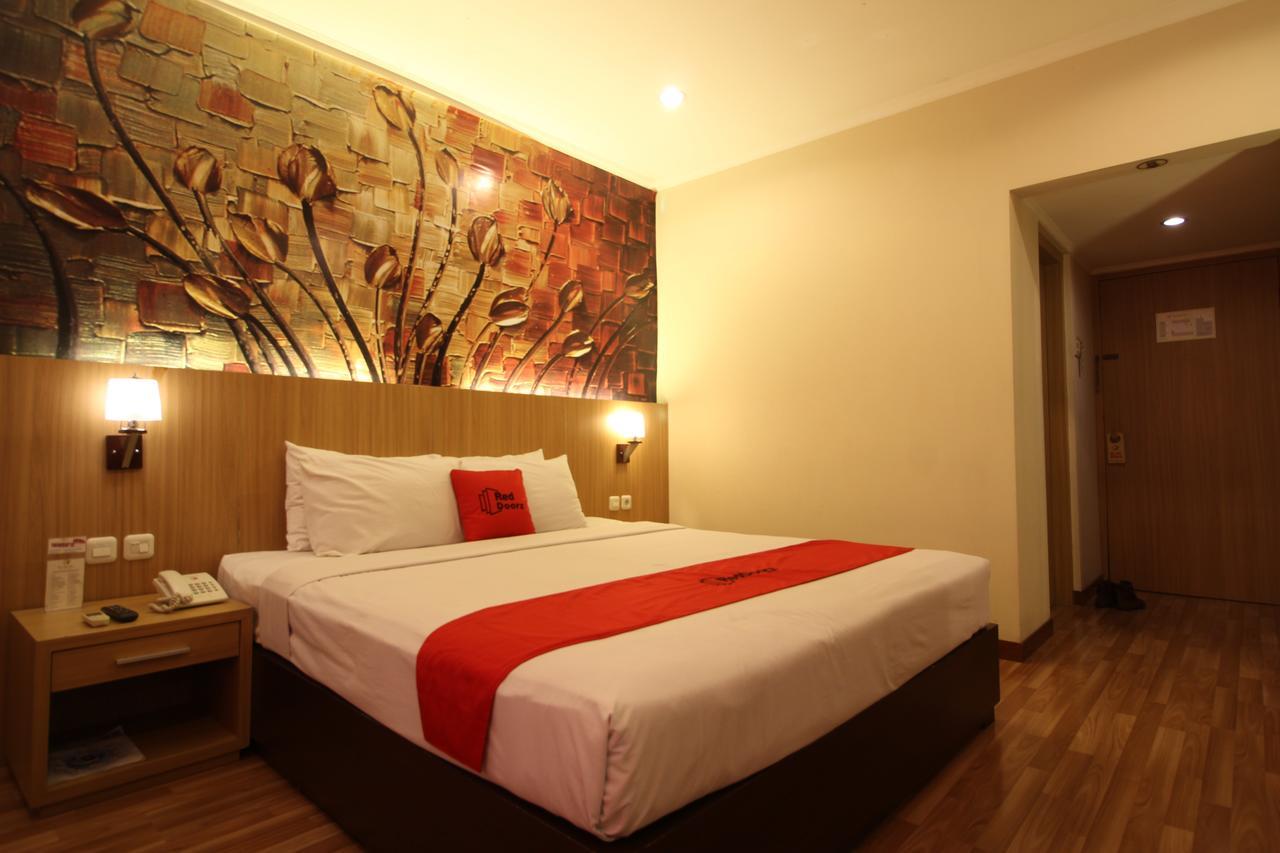Reddoorz Premium @ Slamet Riyadi 2 Surakarta  Exterior photo