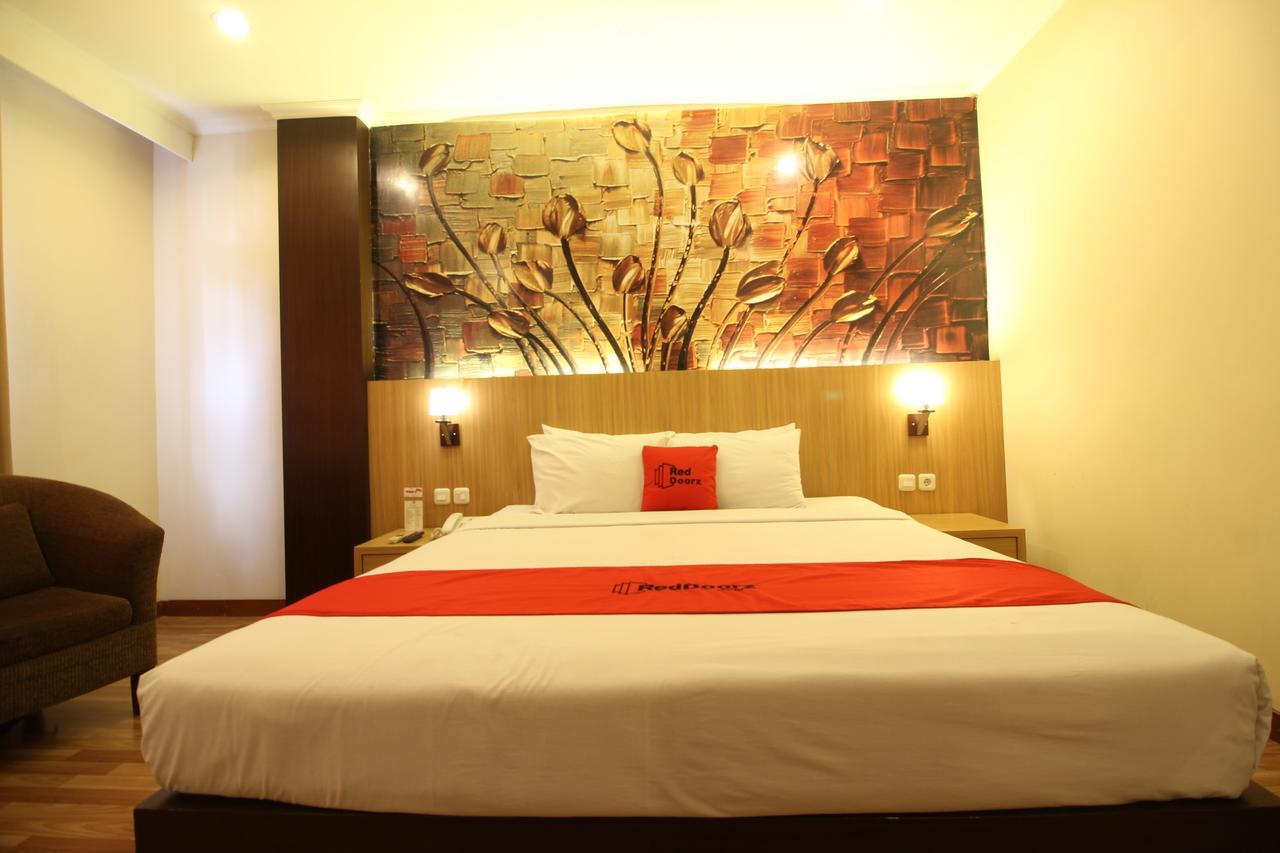 Reddoorz Premium @ Slamet Riyadi 2 Surakarta  Exterior photo