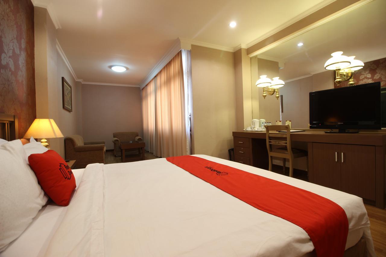 Reddoorz Premium @ Slamet Riyadi 2 Surakarta  Exterior photo