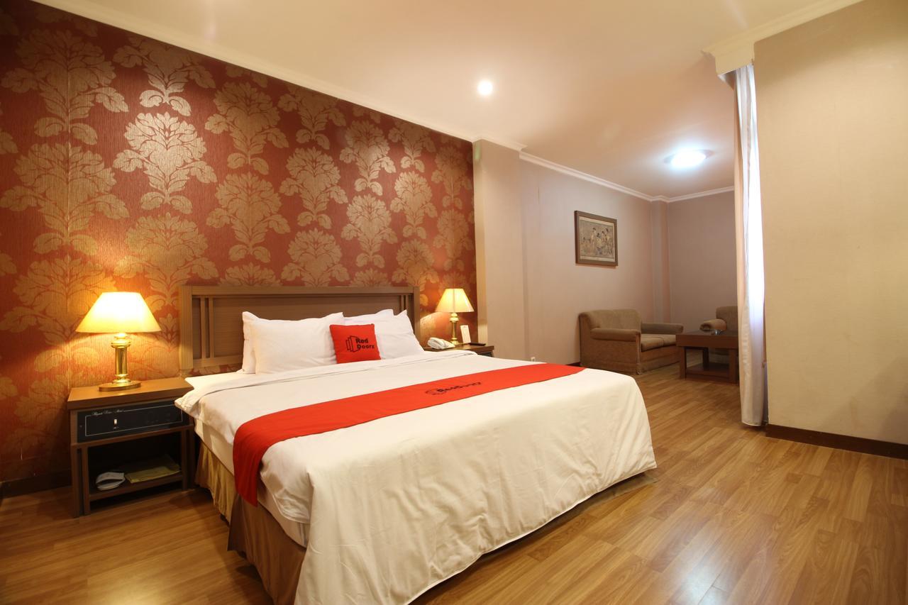 Reddoorz Premium @ Slamet Riyadi 2 Surakarta  Exterior photo