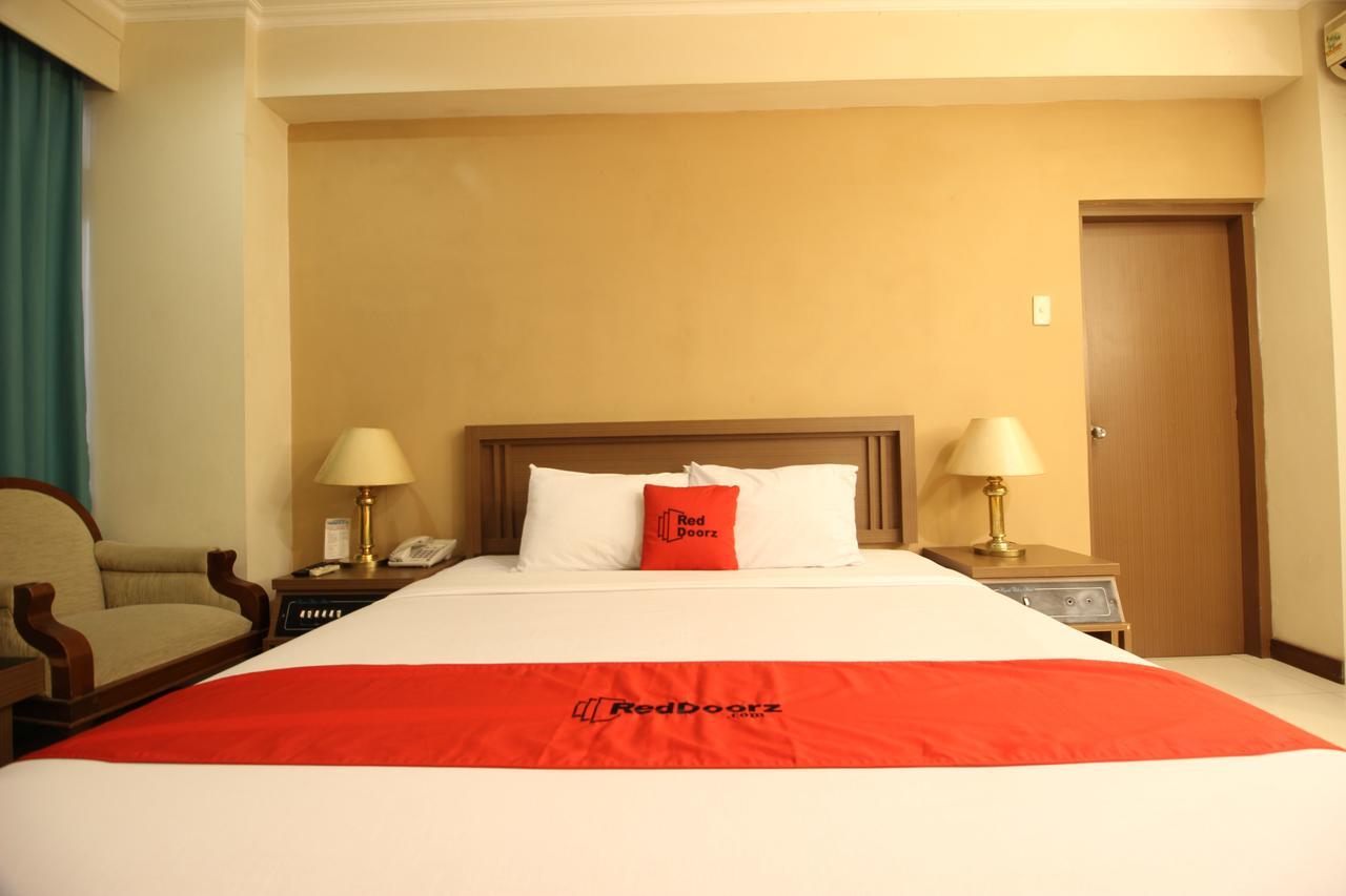 Reddoorz Premium @ Slamet Riyadi 2 Surakarta  Exterior photo