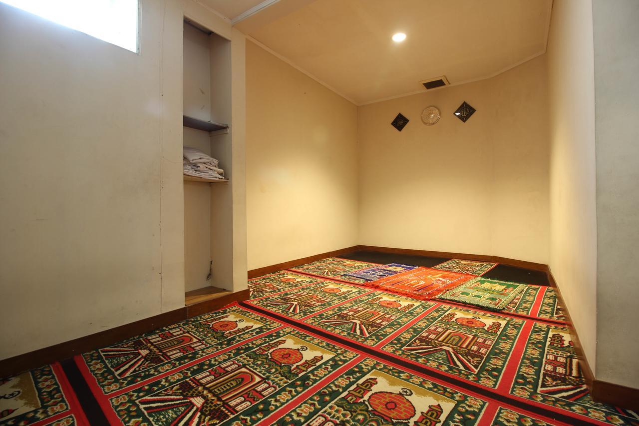Reddoorz Premium @ Slamet Riyadi 2 Surakarta  Exterior photo