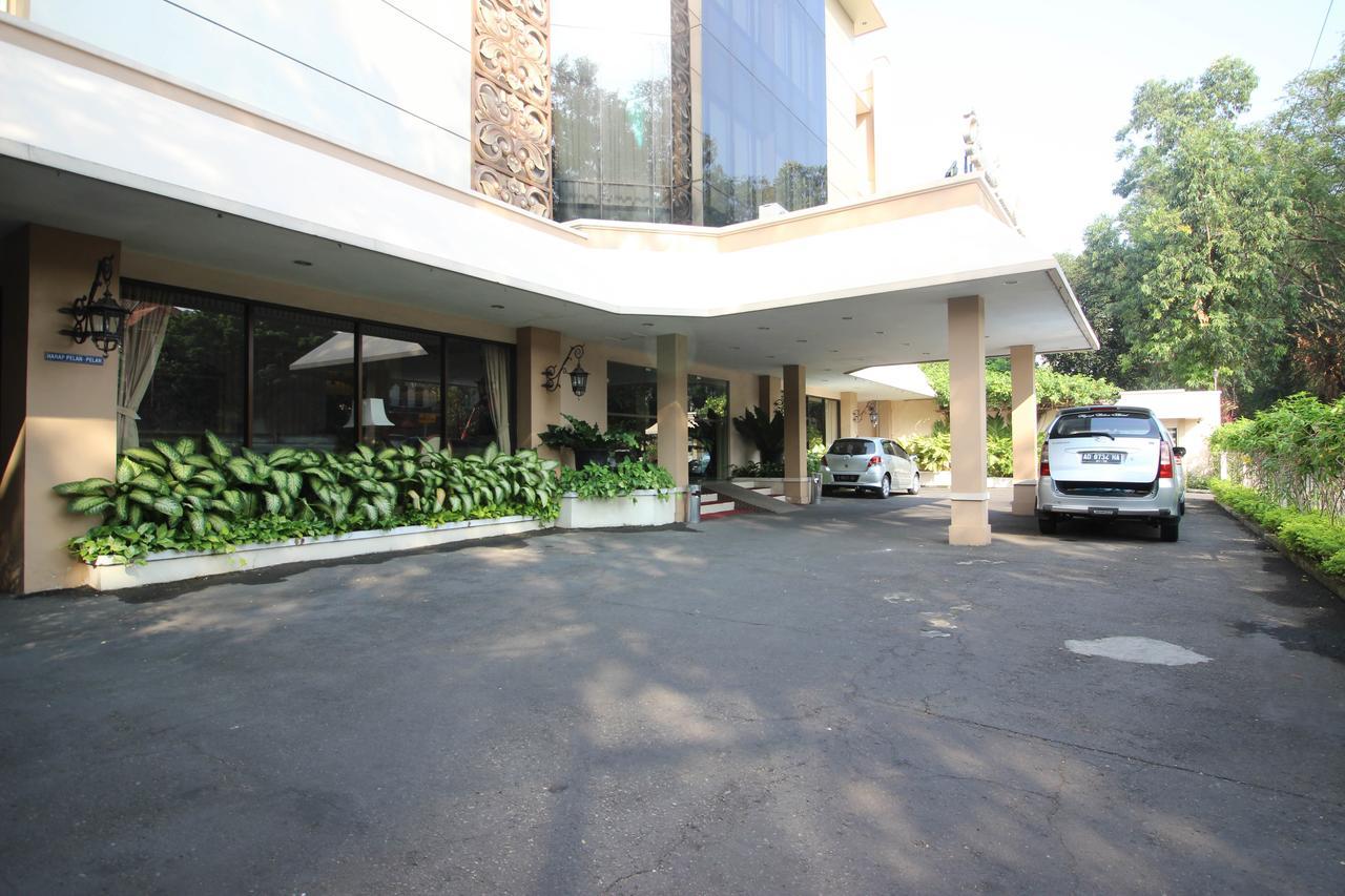 Reddoorz Premium @ Slamet Riyadi 2 Surakarta  Exterior photo