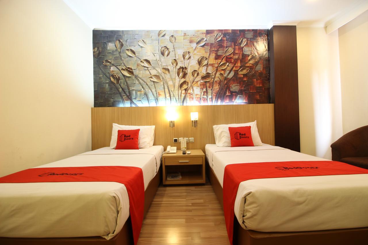 Reddoorz Premium @ Slamet Riyadi 2 Surakarta  Exterior photo