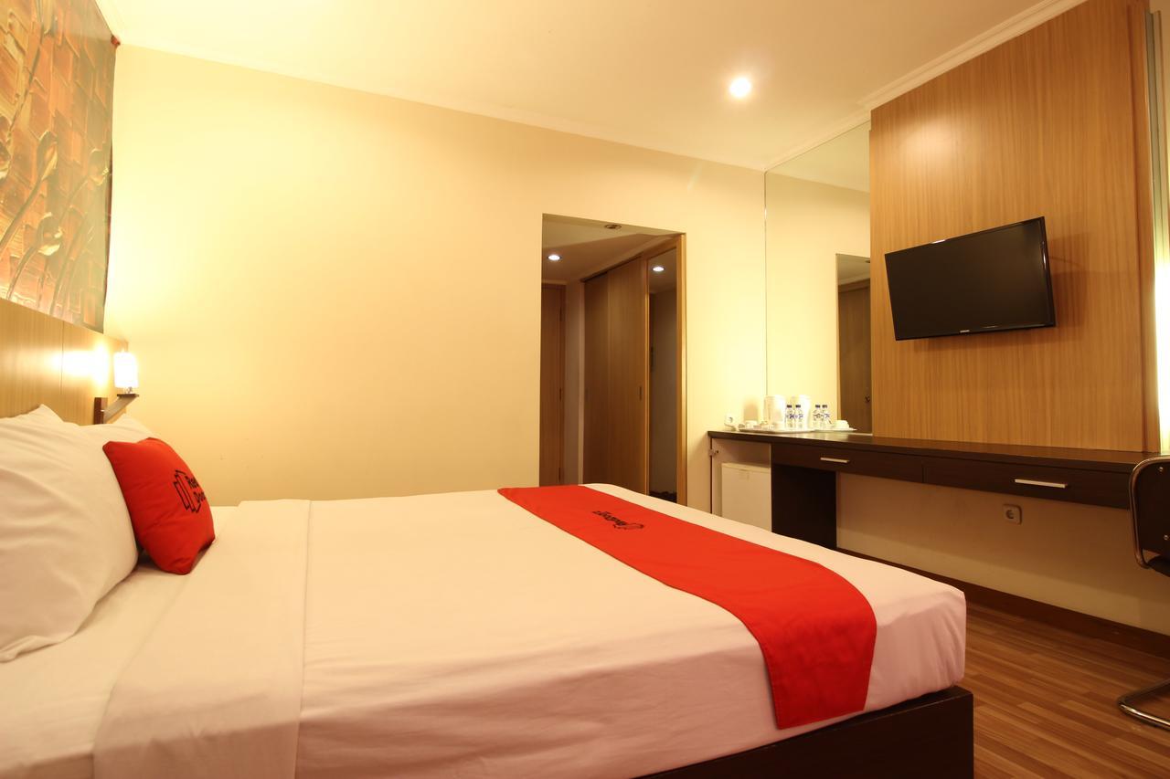Reddoorz Premium @ Slamet Riyadi 2 Surakarta  Exterior photo