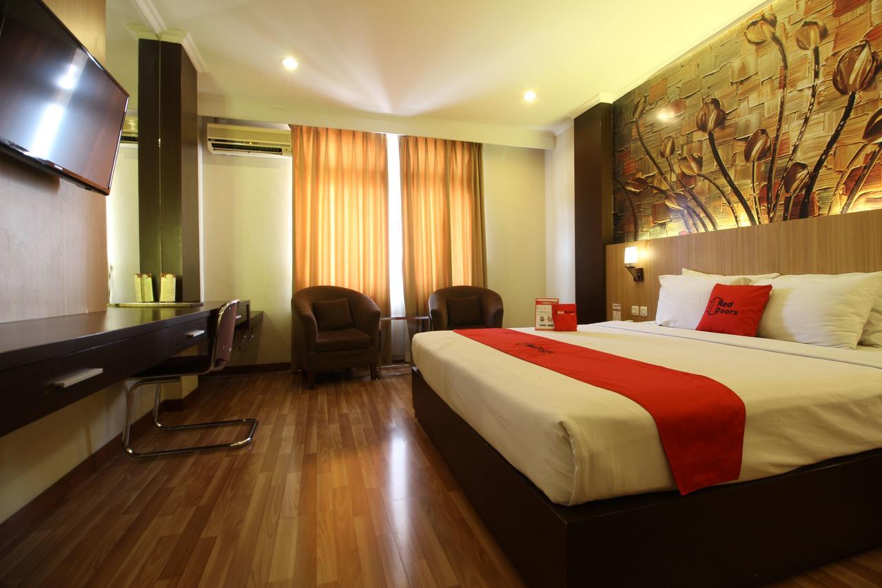 Reddoorz Premium @ Slamet Riyadi 2 Surakarta  Exterior photo