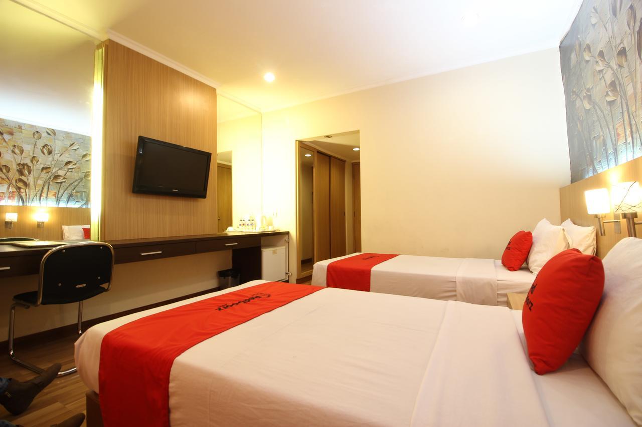 Reddoorz Premium @ Slamet Riyadi 2 Surakarta  Exterior photo