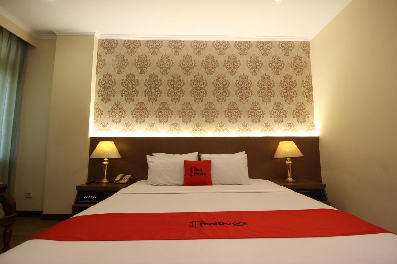 Reddoorz Premium @ Slamet Riyadi 2 Surakarta  Exterior photo