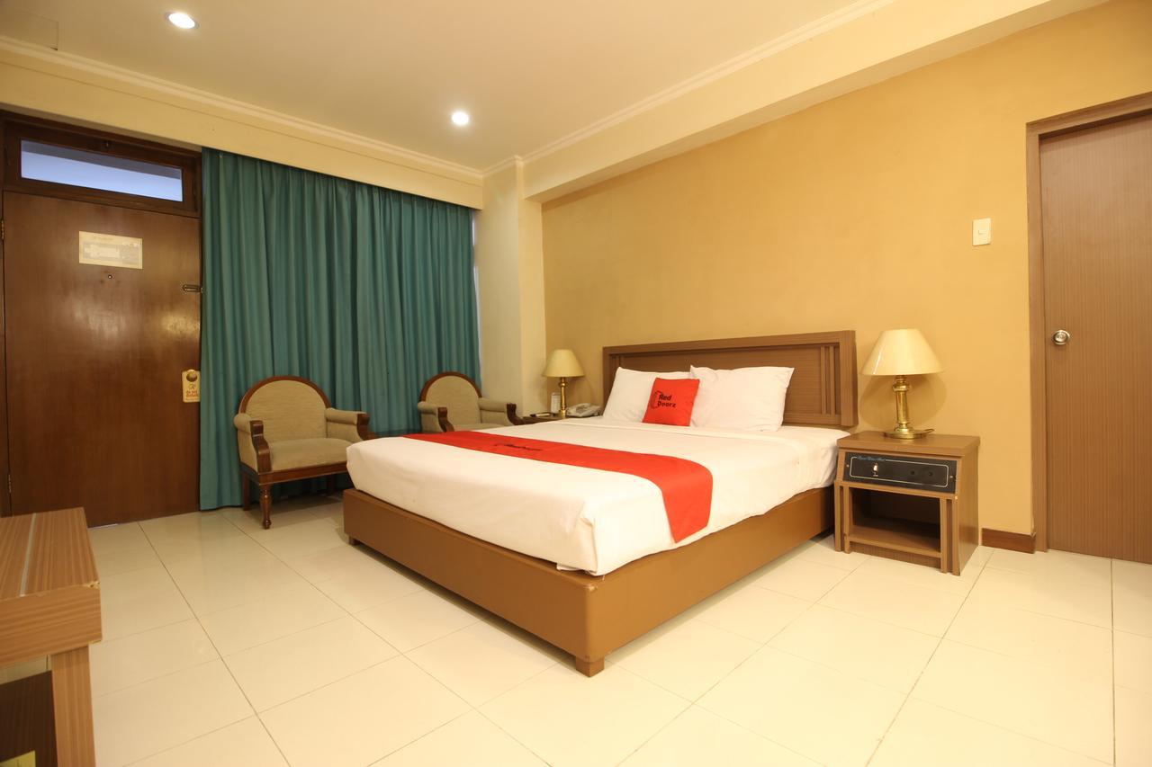 Reddoorz Premium @ Slamet Riyadi 2 Surakarta  Exterior photo