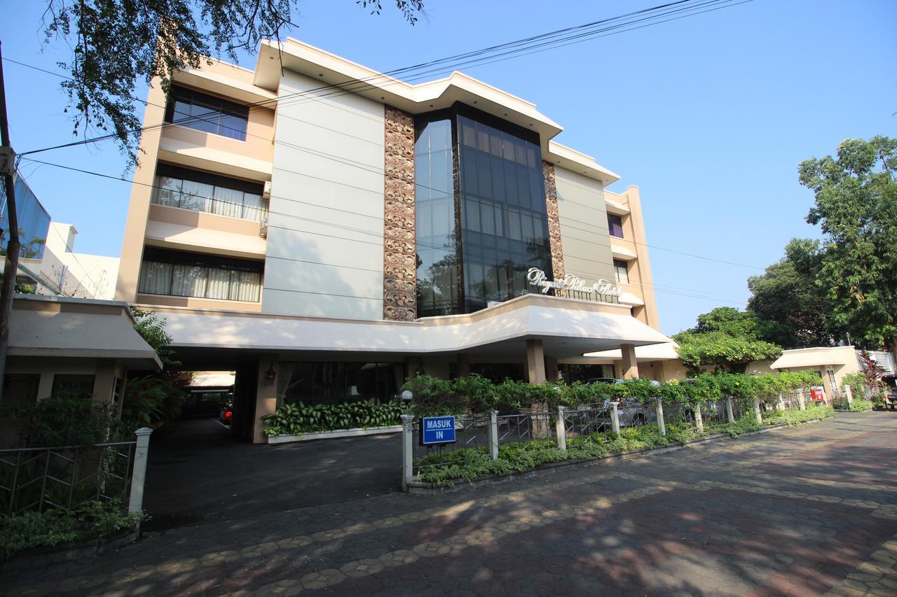 Reddoorz Premium @ Slamet Riyadi 2 Surakarta  Exterior photo