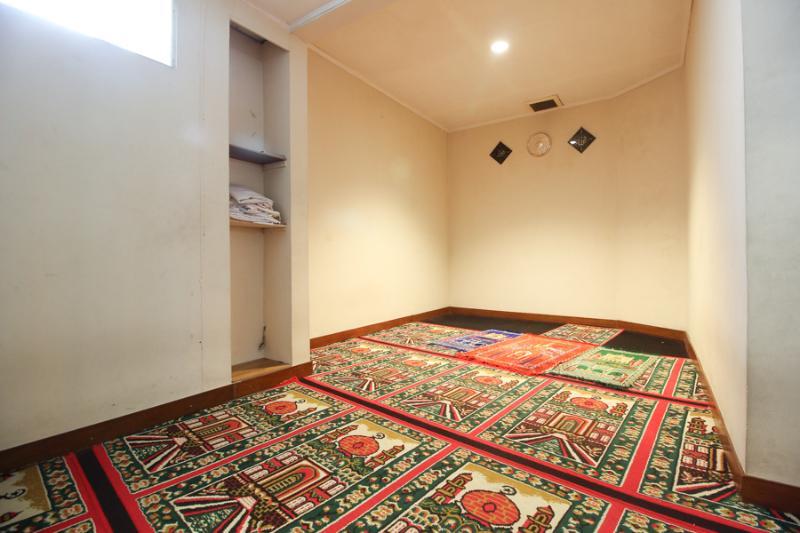 Reddoorz Premium @ Slamet Riyadi 2 Surakarta  Exterior photo