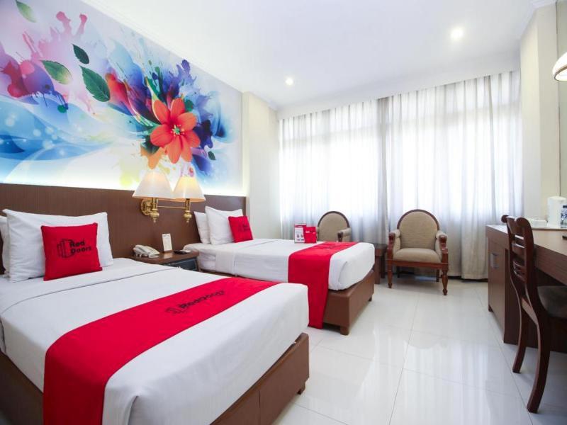 Reddoorz Premium @ Slamet Riyadi 2 Surakarta  Exterior photo