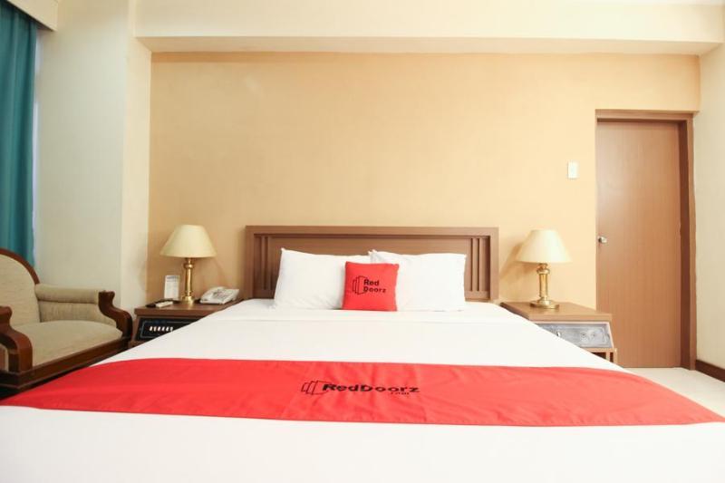Reddoorz Premium @ Slamet Riyadi 2 Surakarta  Exterior photo