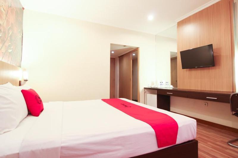 Reddoorz Premium @ Slamet Riyadi 2 Surakarta  Exterior photo